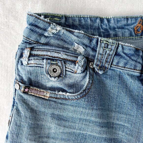 ⭐️⭐️SOLD⭐️⭐️ Bubblegum Brand Denim Capri | Medium Wash Blue | Distressed - Picture 6 of 16